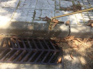 adulticida en alcantarilla