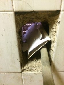 trampa cucarachas en hueco